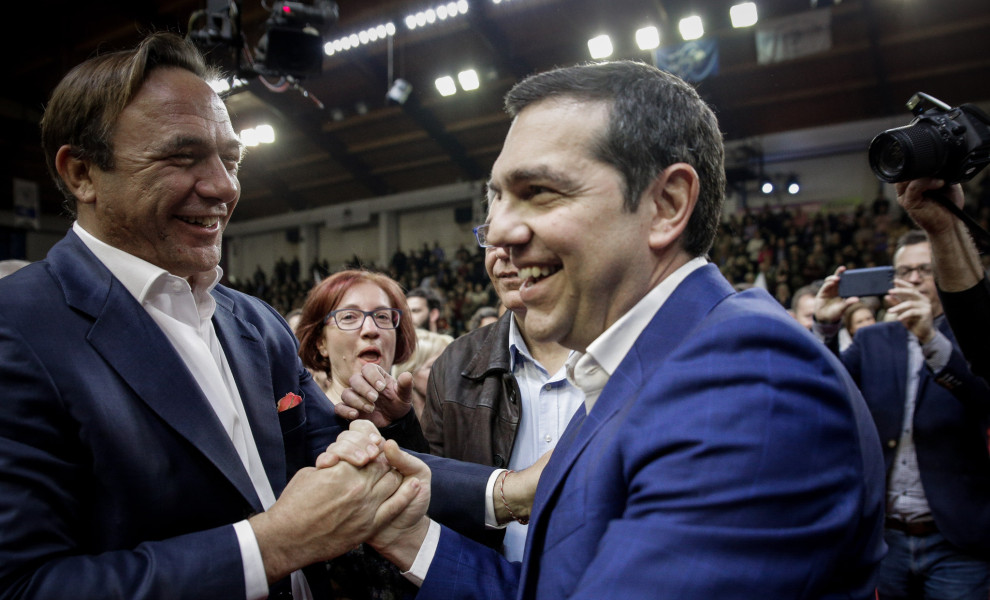 Ο Πέτρος Κόκκαλης με τον Αλέξη Τσίπρα. Φωτό: EUROKINISSI/KOSTAS VILLA