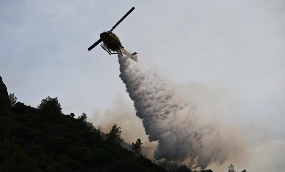 Υπό έλεγχο η φωτιά στο Λουτράκι - Συνελήφθη 70χρονος Γάλλος που εκτελούσε αγροτικές εργασίες