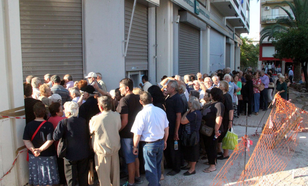 Δεύτερη ημέρα οι συνταξιούχοι έξω από τις τράπεζες στα capital controls (Eurokinissi-ΠΑΠΑΔΟΠΟΥΛΟΣ ΒΑΣΙΛΗΣ)