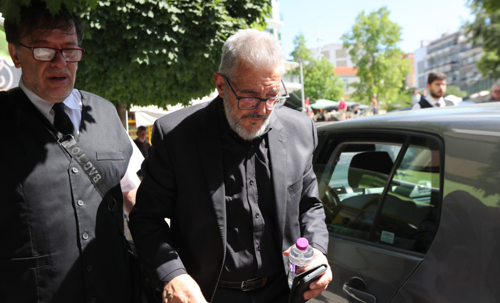 Ο Παναγιώτης Νέστορας στην κηδεία της Βάγιας Νέστορα/ Eurokinissi
