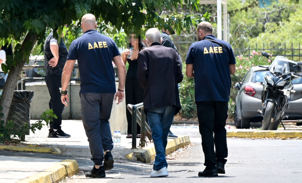 Στην Ευελπίδων ο 76χρονος που έβαλε φωτιά στο Σισμανόγλειο / Φωτ.: Eurokinissi