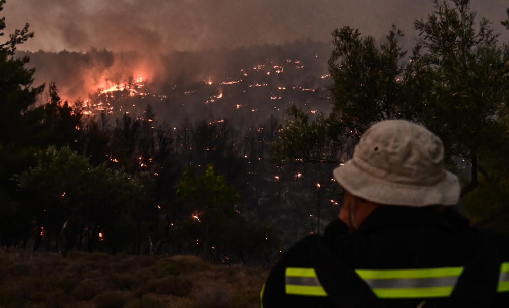 Σε κόκκινο συναγερμό η χώρα για φωτιές - Εκρηκτικό κοκτέιλ καύσωνα και ανέμων την Τετάρτη