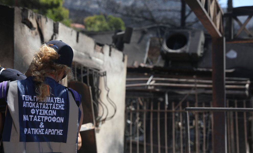 ΚΛΙΜΑΚΙΑ ΤΗΣ ΓΕΝΙΚΗΣ ΔΙΕΥΘΥΝΣΗΣ ΑΠΟΚΑΤΑΣΤΑΣΗΣ ΕΠΙΠΤΩΣΕΩΝ ΦΥΣΙΚΩΝ ΚΑΤΑΣΤΡΟΦΩΝ ΕΛΕΓΧΟΥΝ ΤΙΣ ΖΗΜΙΕΣ ΑΠΟ ΤΗΝ ΠΡΟΣΦΑΤΗ ΠΥΡΚΑΓΙΑ ΣΤΗ ΔΥΤΙΚΗ ΑΤΤΙΚΗ (ΔΑΝΑΗ ΔΑΥΛΟΠΟΥΛΟΥ / EUROKINISSI)