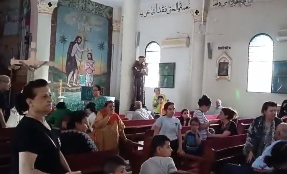 Δευτερόλεπτα μετά την έκρηξη κοντά στην εκκλησία των Λατίνων στη Γάζα / (X)