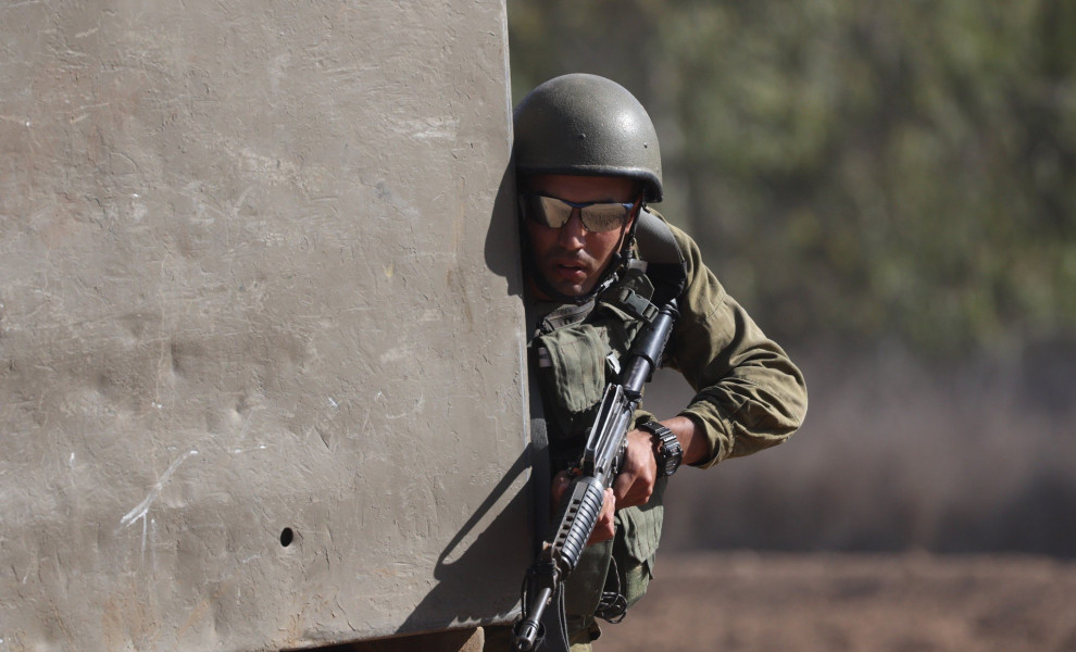 Ισραηλινός στρατιώτης με το δάχτυλο στη σκανδάλη/φωτό EPA