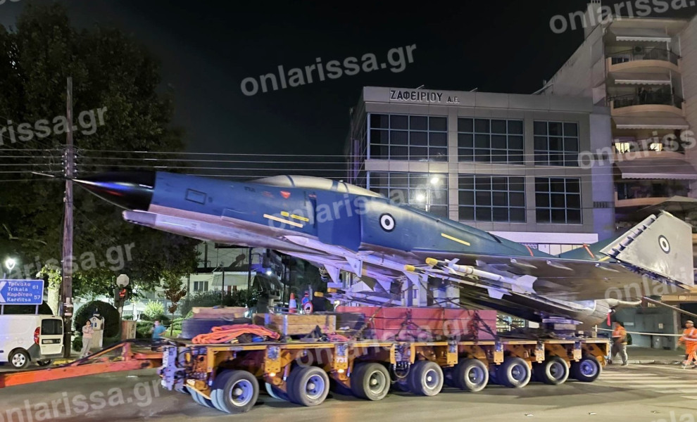 Μαχητικό στους δρόμους της Λάρισας/φωτό onlarissa