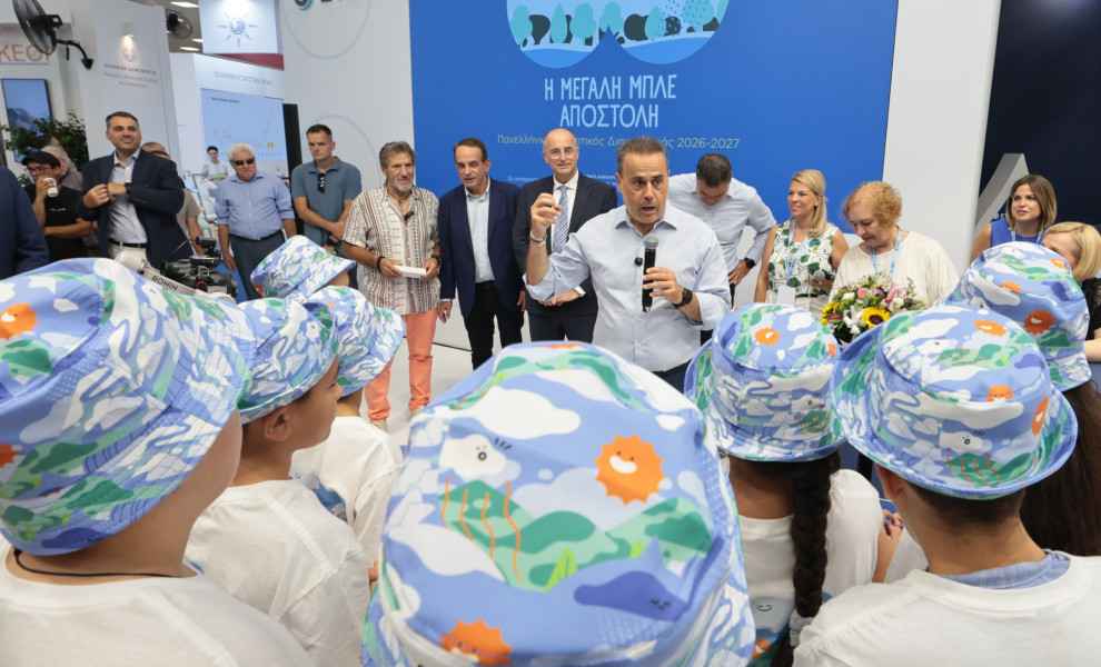 Ο Σταύρος Παπασταύρου, Υπουργός Περιβάλλοντος και Ενέργειας, στο περίπτερο της ΕΥΔΑΠ στη ΔΕΘ