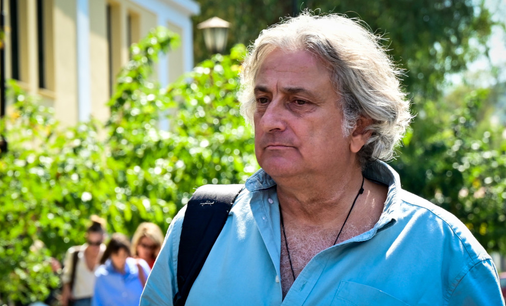 Υπόθεση Μαζωνάκη: «Απάντησε μηχανικά με like στη φωτογραφία» – Τι λέει ο δικηγόρος του υπνοθεραπευτή