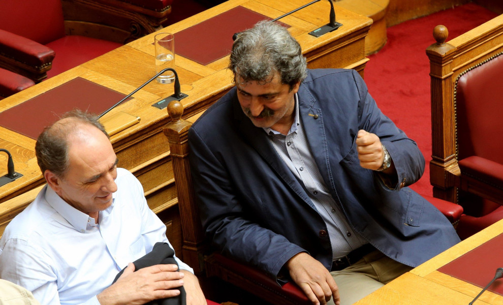 Ο Παύλος Πολάκης και ο Γιώργος Σταθάκης στη Βουλή (φωτο:  AΠΕ-ΜΠΕ/Παντελής Σαΐτας)