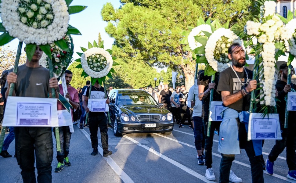 Εικόνα από την κηδεία του 17χρονου που σκοτώθηκε από όπλο αστυνομικού στη Βοιωτία (φωτογραφία Eurokinissi) Εικόνα από την κηδεία του 17χρονου που σκοτώθηκε από όπλο αστυνομικού στη Βοιωτία (φωτογραφία Eurokinissi)