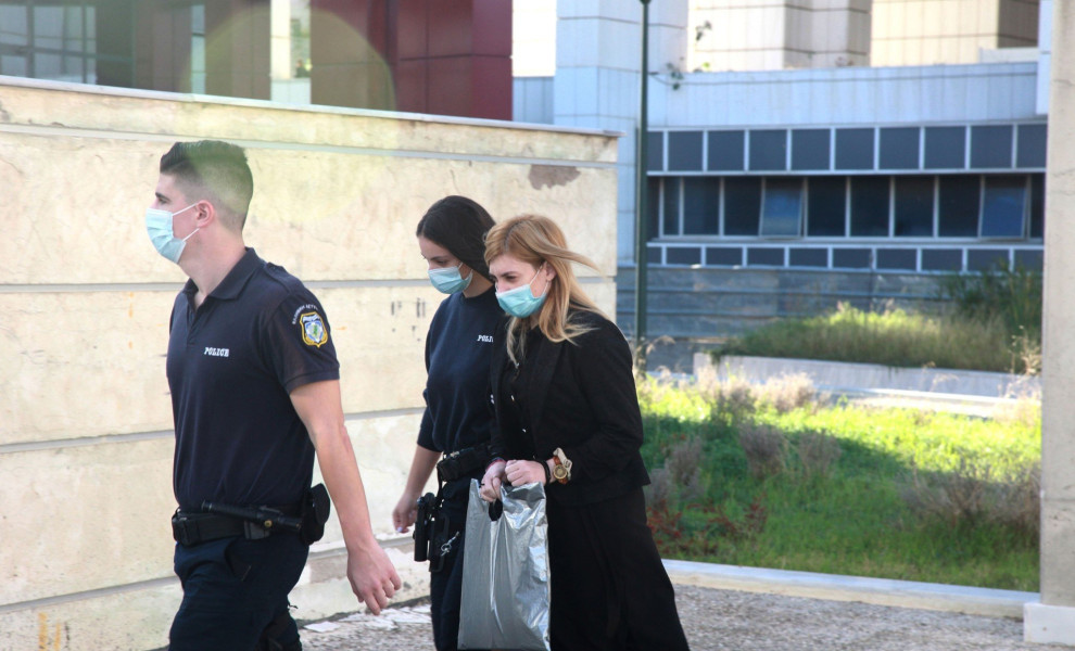 Η Ρούλα Πισπιρίγκου προσέρχεται στο Μικτό Ορκωτό Δικαστήριο της Αθήνας/φωτό αρχείου intime