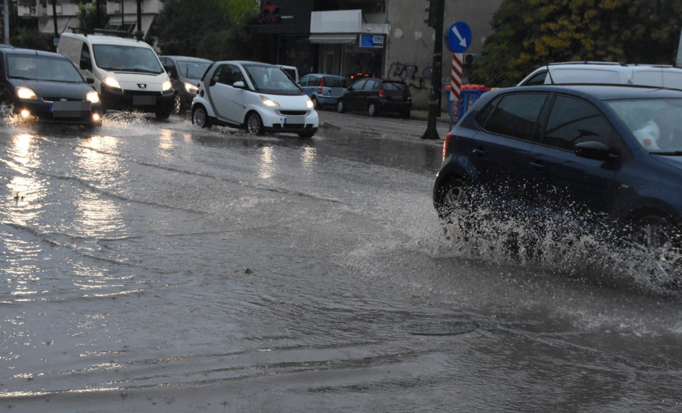 εικόνα από πλημμυρισμένο δρόμο στο Ναύπλιο Eurokinissi