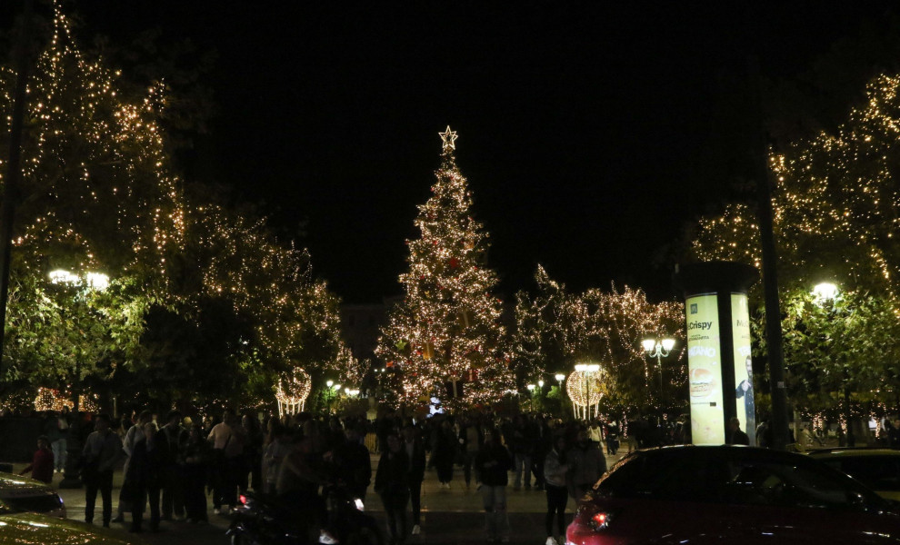 Το Χριστουγεννιάτικο δέντρο στο κέντρο της Αθήνας - Φωτογραφία Eurokinissi