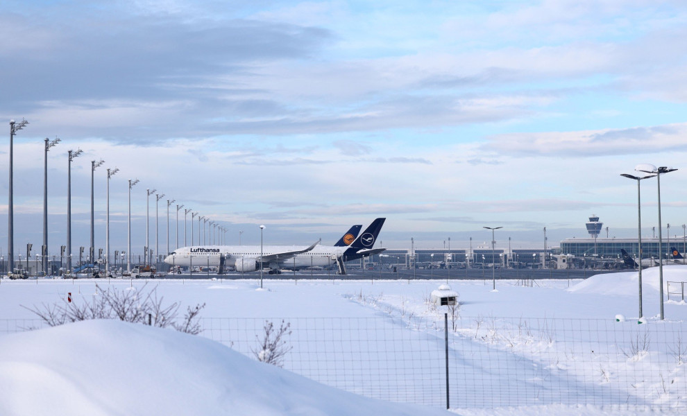 Στα λευκά το αεροδρόμιο στο Μόναχο / Φωτ.: ΕΡΑ, ΑΠΕ-ΜΠΕ