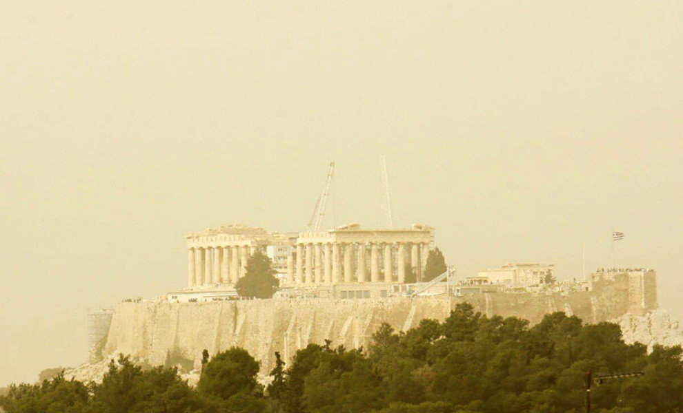 Σκόνη απο την Αφρική λόγω των ισχυρών Νότιων ανέμων,σκέπασε σήμερα τον ουρανό της Αττικής , Παρασκευή 6 Μαρτίου 2009 (EUROKINISI/ΤΑΤΙΑΝΑ ΜΠΟΛΑΡΗ)