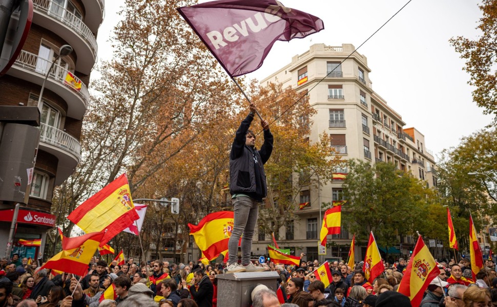 Γιορτές την ημέρα Ανεξαρτησίας της Ισπανίας - Φωτογραφία ΑΠΕ / EPA Γιορτές την ημέρα Ανεξαρτησίας της Ισπανίας - Φωτογραφία ΑΠΕ / EPA