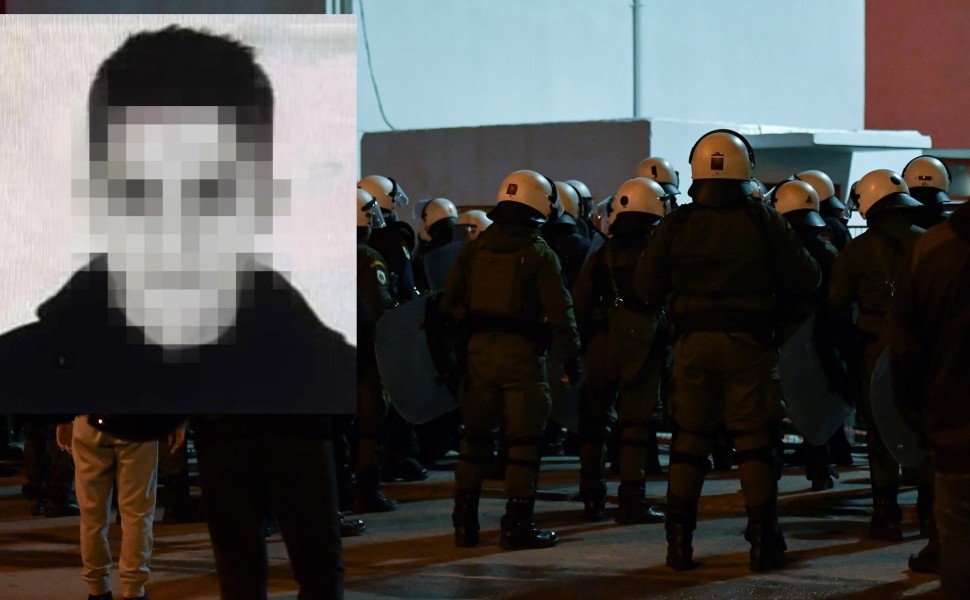 Εικόνα με τα ΜΑΤ έξω από το γυμναστήριο του Ρέντη και τον 18χρονο που συνελήφθηκε για τον τραυματισμό του αστυνομικού (φωτο: Intime) Εικόνα με τα ΜΑΤ έξω από το γυμναστήριο του Ρέντη και τον 18χρονο που συνελήφθηκε για τον τραυματισμό του αστυνομικού (φωτο: Intime)