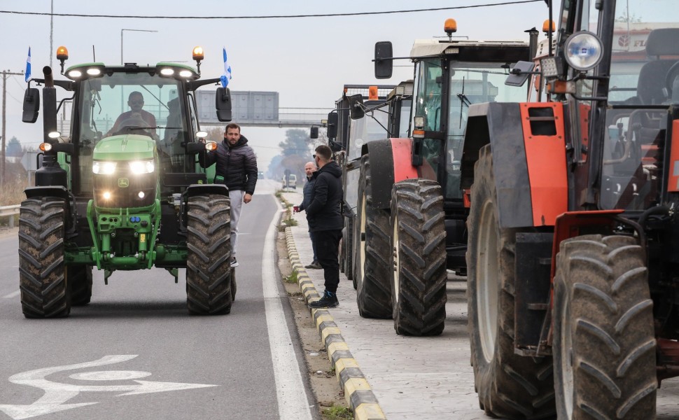Διαμαρτυρία αγροτών στον Πλατύκαμπο Λάρισας. Φωτό: ΛΕΩΝΙΔΑΣ ΤΖΕΚΑΣ/EUROKINISSI Διαμαρτυρία αγροτών στον Πλατύκαμπο Λάρισας. Φωτό: ΛΕΩΝΙΔΑΣ ΤΖΕΚΑΣ/EUROKINISSI