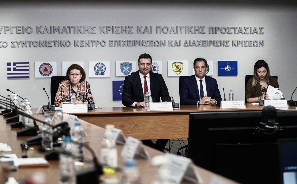 Ευρεία σύσκεψη στο υπουργείο Κλιματικής Κρίσης και Πολιτικής Προστασίας για το επερχόμενο κύμα καύσωνα που θα επηρεάσει τη χώρα, με τη συμμετοχή του Αναπληρωτή Υπουργού Εσωτερικών Θοδωρή Λιβάνιου, του Υπουργού Επικρατείας Άκη Σκέρτσου, της Υπουργού Πολιτι Ευρεία σύσκεψη στο υπουργείο Κλιματικής Κρίσης και Πολιτικής Προστασίας για το επερχόμενο κύμα καύσωνα που θα επηρεάσει τη χώρα, με τη συμμετοχή του Αναπληρωτή Υπουργού Εσωτερικών Θοδωρή Λιβάνιου, του Υπουργού Επικρατείας Άκη Σκέρτσου, της Υπουργού Πολιτι