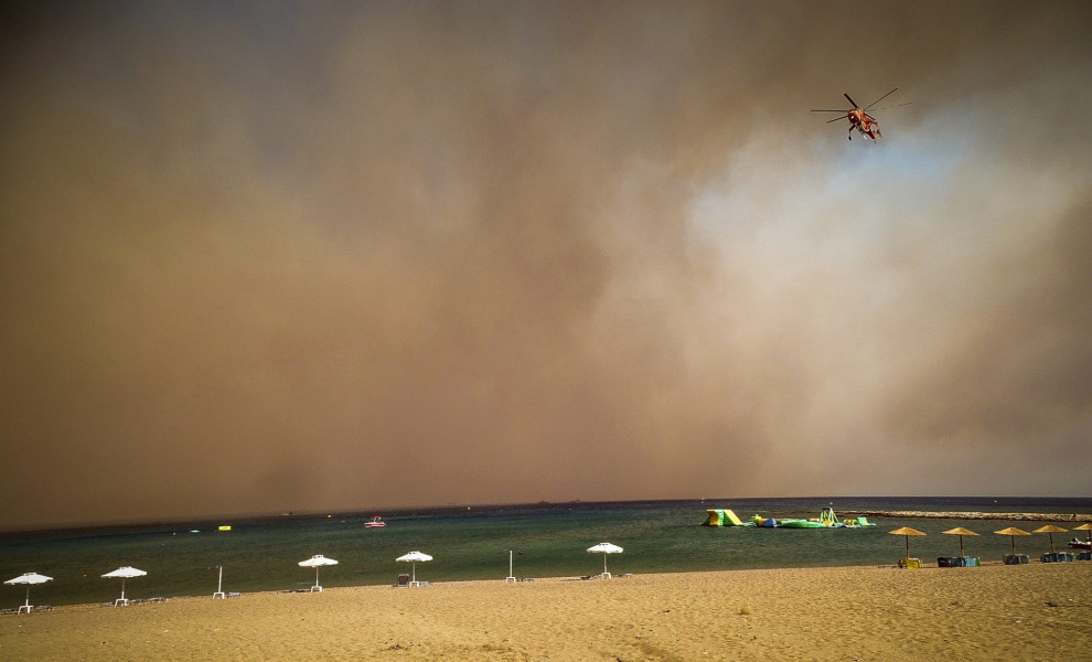 Για τέταρτη μέρα η μεγάλη πυρκαγιά στην Ρόδο, μαίνεται ανεξέλεγκτη, στιγμιότυπα από τις περιοχές Κιοτάρι, Λάρδος, Γλύστρα, Σάββατο 22 Ιουλίου 2023  (ΑΡΓΥΡΗΣ ΜΑΝΤΙΚΟΣ /EUROKINISSI)