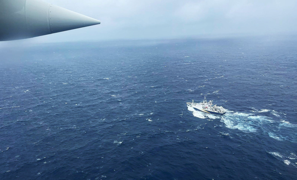 Εικόνα από τις έρευνες για το βαθυσκάφος «Τιτάν» (φωτο: ΑΠΕ-ΜΠΕ/EPA/PETTY OFFICER 1ST CLASS AMBER HOWIE)