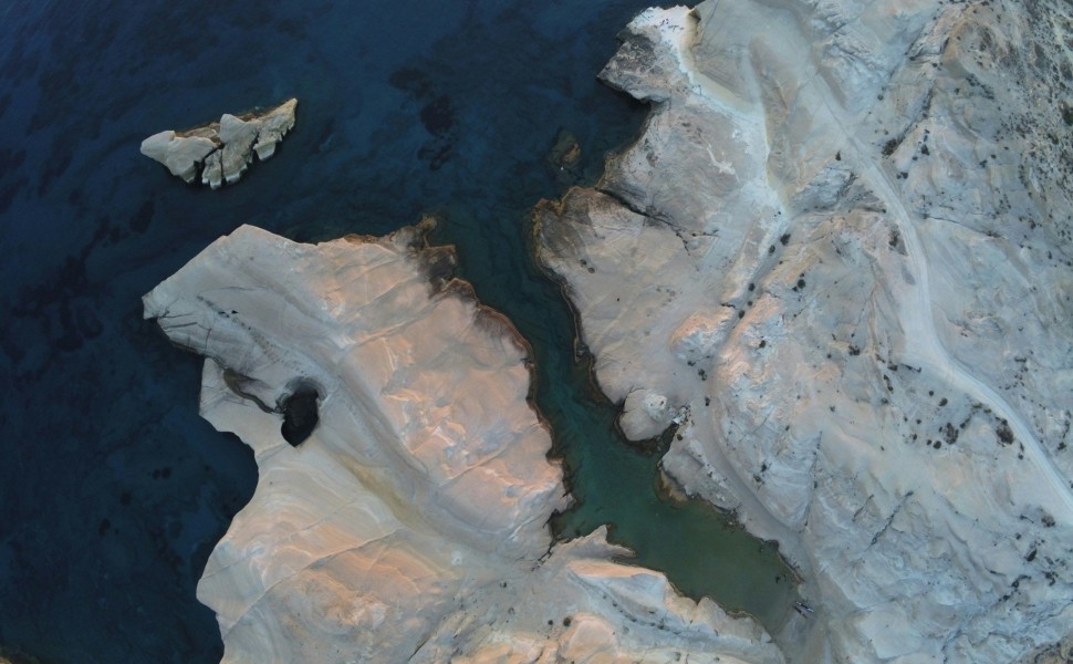 Σαρακίνικο Μήλος / φωτ. Unsplash Σαρακίνικο Μήλος / φωτ. Unsplash