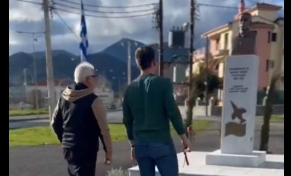 Ο Στέφανος Κασσελάκης επισκέφθηκε την προτομή του ήρωα υποσμηναγού Τουρούτσικα/X