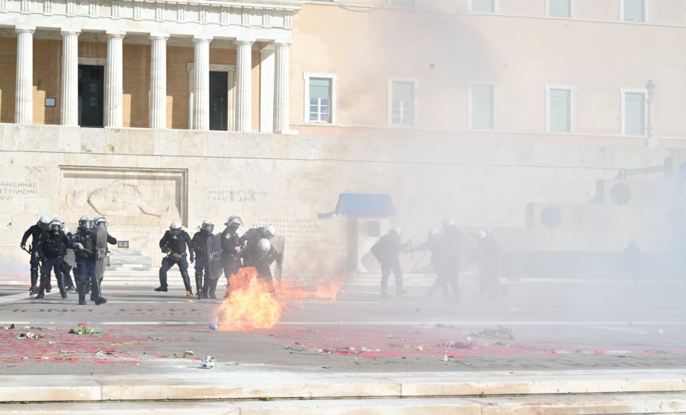 Μολότοφ στον Άγνωστο Στρατιώτη / Eurokinissi