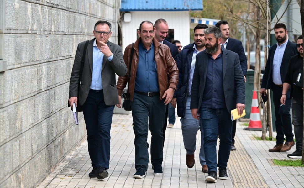 Εκπρόσωποι των αγροτών από τη Θεσσαλία μετά την τελευταία συνάντησή τους με τον Πρωθυπουργό / Eurokinissi Εκπρόσωποι των αγροτών από τη Θεσσαλία μετά την τελευταία συνάντησή τους με τον Πρωθυπουργό / Eurokinissi