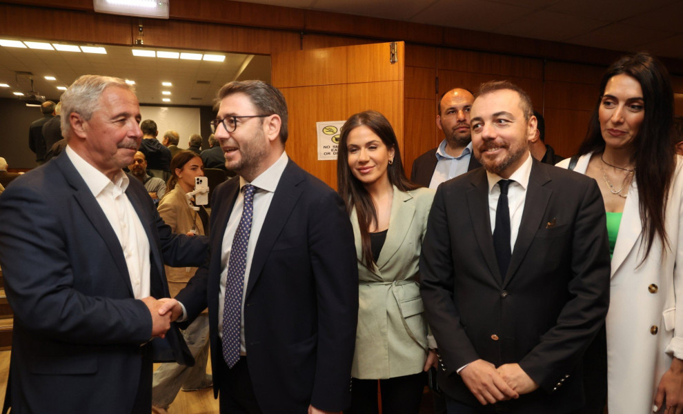 Δυο φάλτσα μέσα σε 24 ώρες για το ΠΑΣΟΚ Φωτό από την παρουσίαση του βιβλίου του Γιάννη Μανιάτη στο Ηράκλειο Κρήτης - Intime