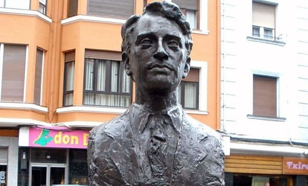 Μνημείο για τον Τζορτζ Στιρ στη Γκερνίκα / Φωτ.: Wikimedia Commons