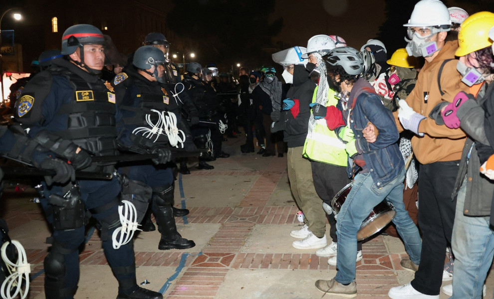 Η αστυνομία διέλυσε τον καταυλισμό φοιτητών υπέρ των Παλαιστινίων στο Πανεπιστήμιο της Καλιφόρνιας / Reuters
