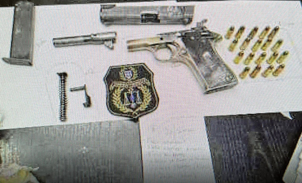 Όπλο - πιστόλι - Φυλακές Κορυδαλλού / ΕΛΑΣ