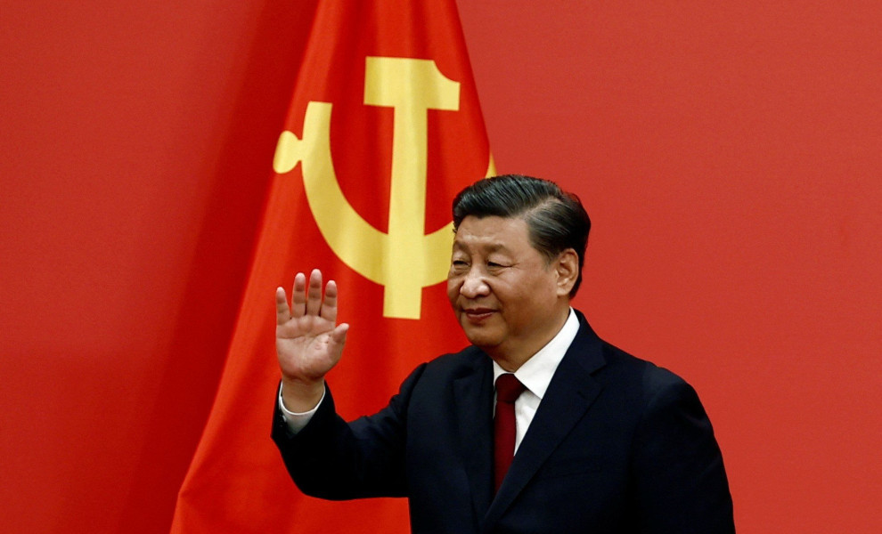 Chinese President Xi Jinping waves after his speech as the new Politburo Standing Committee members meet the media following the 20th National Congress of the Communist Party of China, at the Great Hall of the People in Beijing, China October 23, 2022. RE