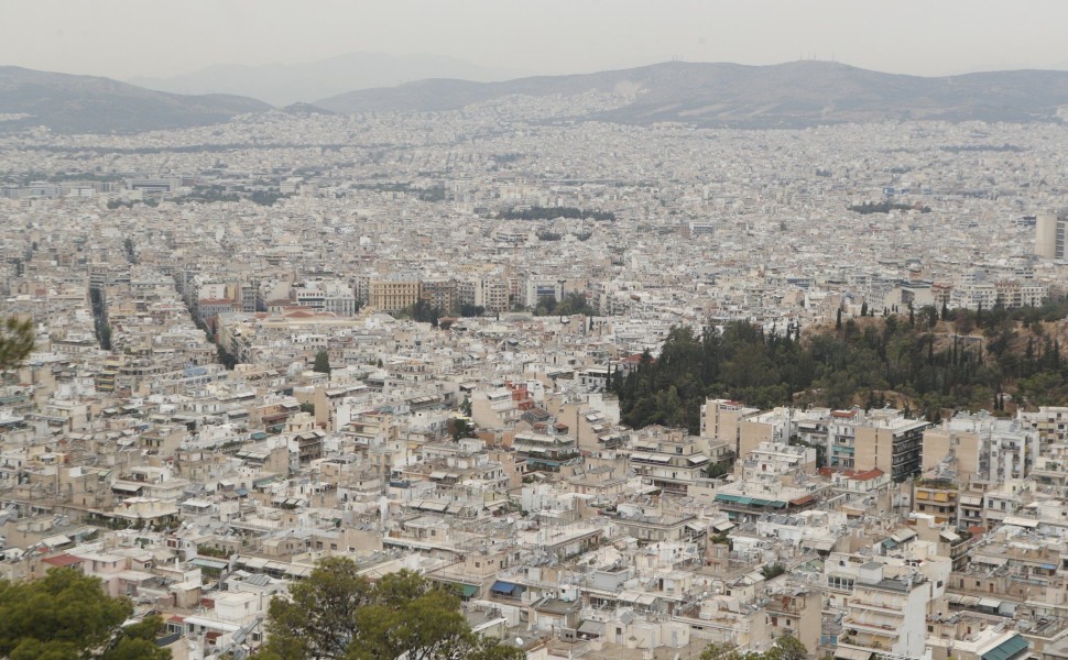 Το λεκανοπέδιο της Αθήνας σκεπασμένο με αφρικανική σκόνη. ΣΩΤΗΡΗΣ ΔΗΜΗΤΡΟΠΟΥΛΟΣ/EUROKINISSI Το λεκανοπέδιο της Αθήνας σκεπασμένο με αφρικανική σκόνη. ΣΩΤΗΡΗΣ ΔΗΜΗΤΡΟΠΟΥΛΟΣ/EUROKINISSI
