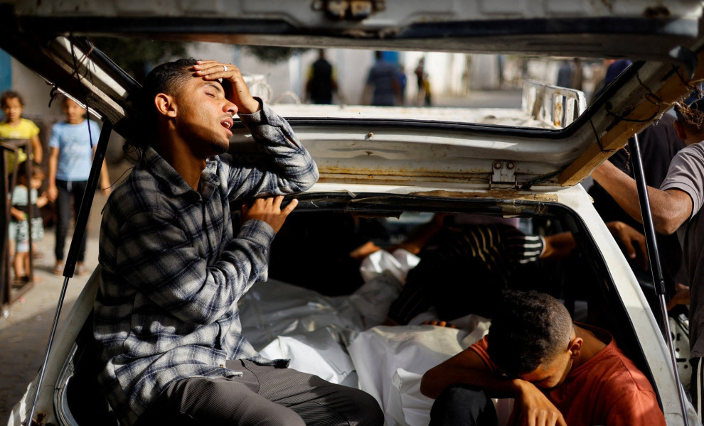 Πολλές γυναίκες και παιδιά ανάμεσα στα θύματα από το ισραηλινό χτύπημα στη Ράφα / Reuters