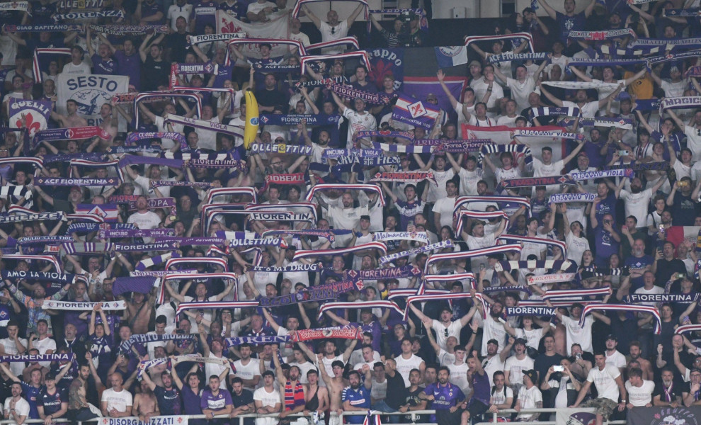 Οπαδοί της Φιορεντίνα στον τελικό του Conference League / Eurokinissi