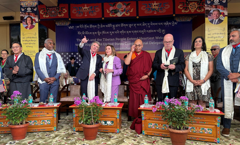 Επίσκεψη αμερικανών κοινοβουλευτικών στον Δαλάι-Λάμα / Reuters