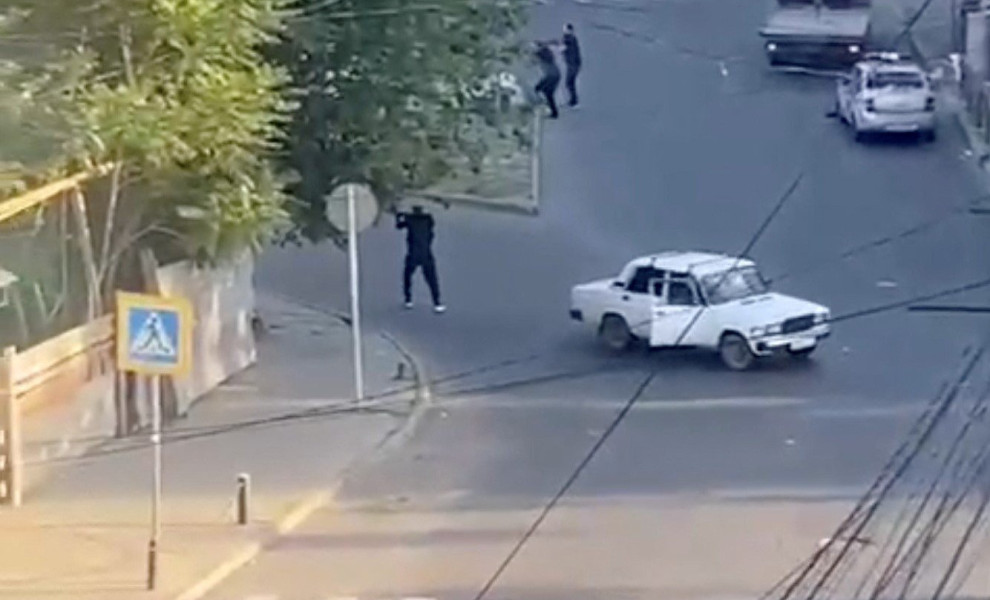 Eyewitness video shows shooting on street in Makhachkala/Reuters