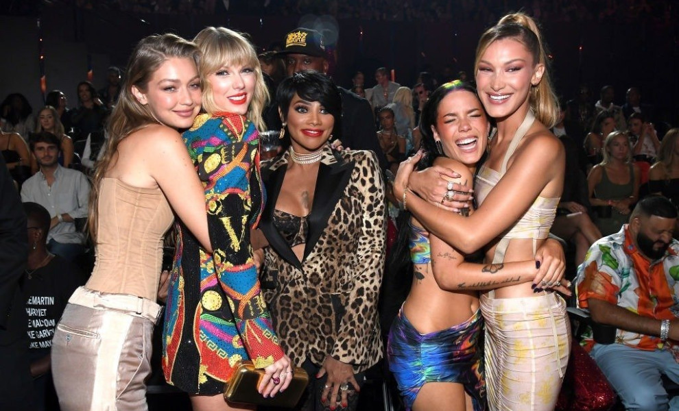 Τέιλορ Σουίφτ και Τζίτζι Χαντίντ συνδέονται με δυνατή φιλία. Photo by Kevin Mazur/WireImage/Getty Images