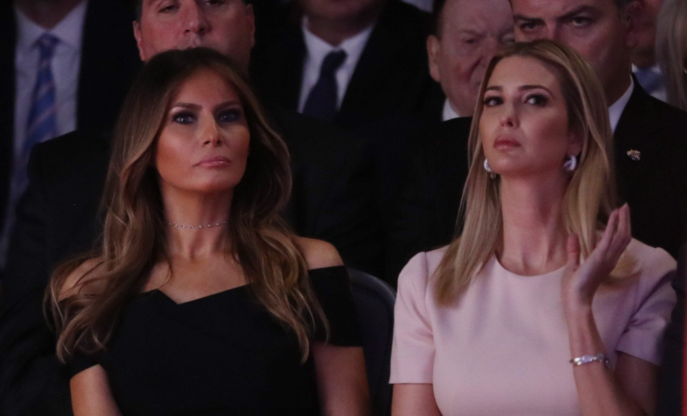 Η Μελάνια Τραμπ και η Ιβάνκα Τραμπ, σύζυγος και κόρη του Ντόναλντ Τραμπ. Φωτό: JOE RAEDLE/EPA/ΑΠΕ-ΜΠΕ
