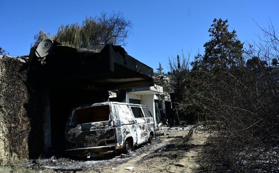 Εικόνα από κατεστραμμένο κτίσμα στο Βαρνάβα (φωτο: Eurokinissi) Εικόνα από κατεστραμμένο κτίσμα στο Βαρνάβα (φωτο: Eurokinissi)