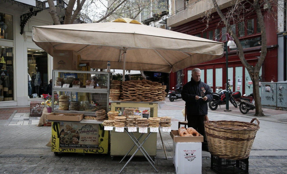 Η φ΄ραση «πήραμε αύξηση ένα κουλούρι την ημέρα» αποκτά πλέον πραγματική διάσταση με τις τιμές να οδεύουν προς το ένα ευρώ για το απλό κουλούρι Θεσσαλονίκης / Φωτ. Αρχείου Intime