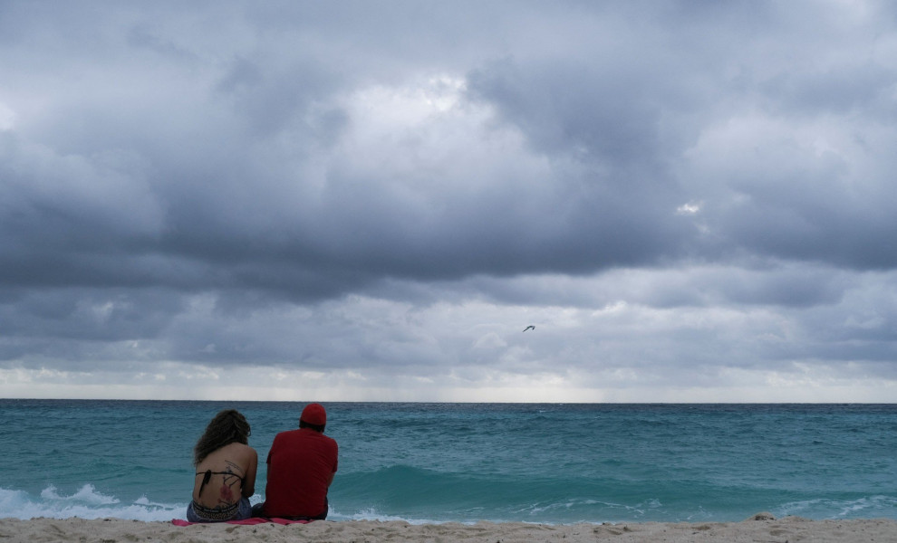 Η Φλόριντα προετοιμάζεται για τον κυκλώνα γίγα Μίλτον / Reuters