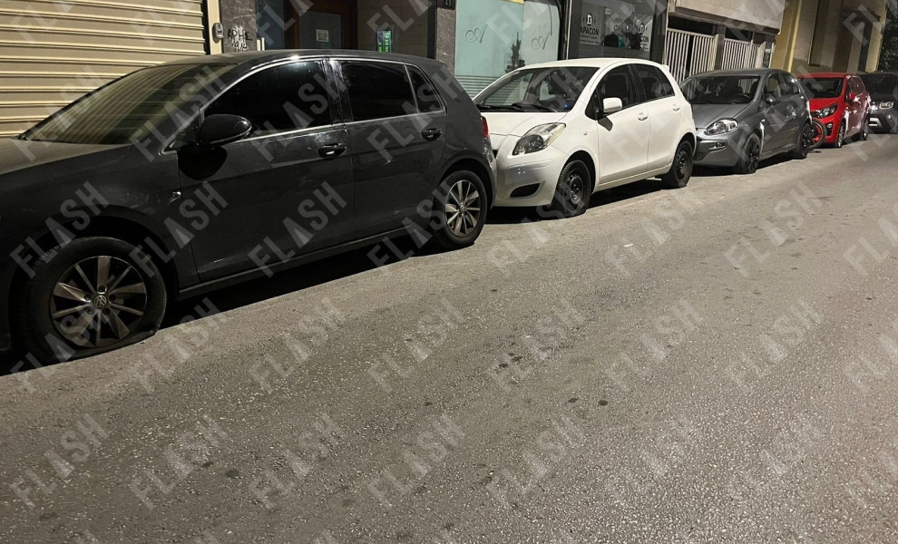 flash.gr - Σκασμένα λάστιχα σ εΙΧ στο Παγκράτι