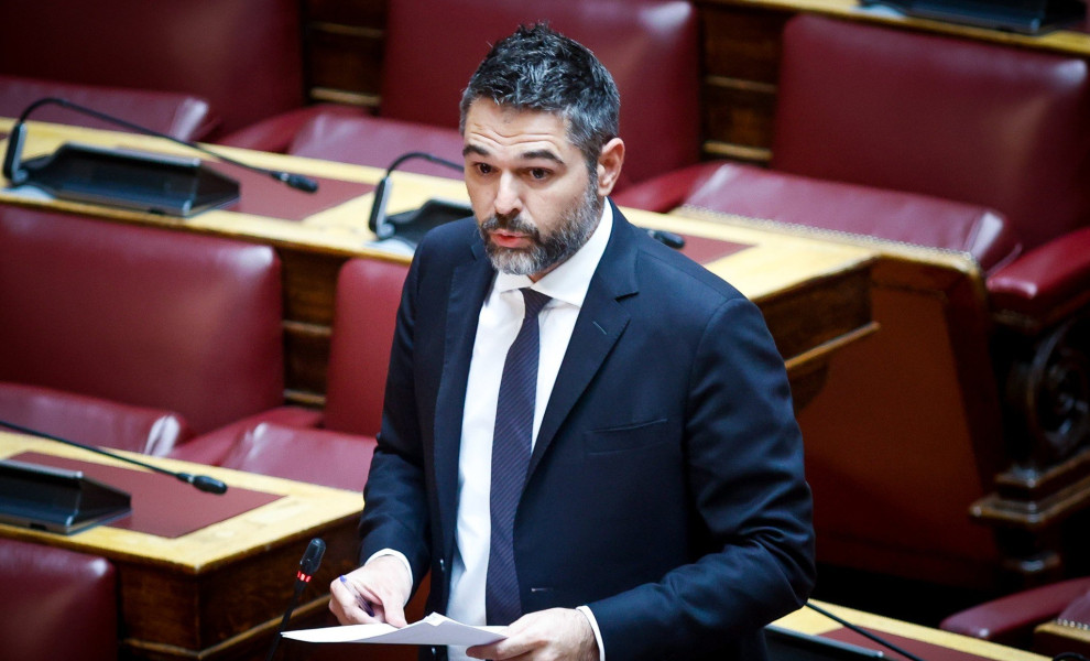 Ο Γιάννης Σαρακιώτης στη Βουλή (φωτο: Eurokinissi)