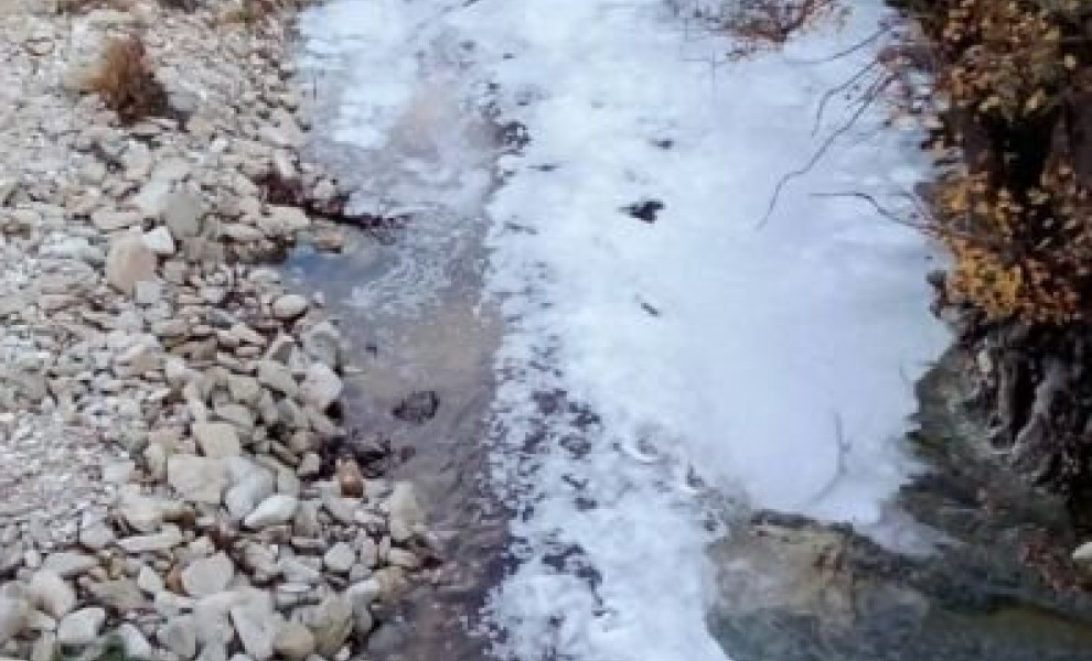 Αφροί σε παραπόταμο του ποταμού Τύρια/Epiruspost