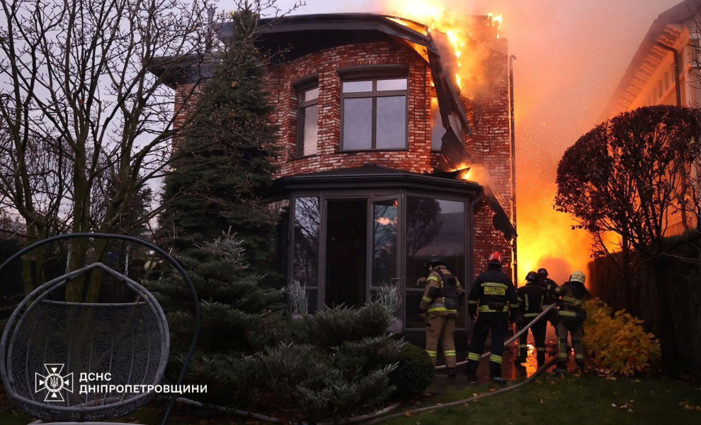 Στιγμιότυπο μετά την ρωσική επίθεση με πυραύλους στο Ντίνπρο της Ουκρανίας. Φωτό: Reuters