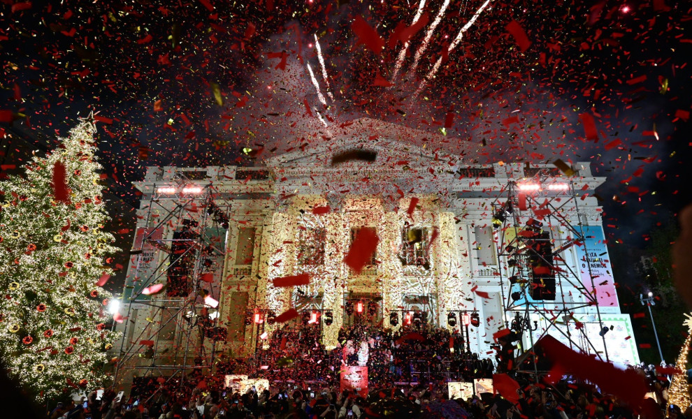 Το δημοτικό θέατρο του Πειραιά τα Χριστούγεννα / φωτ. αρχείου Eurokinissi