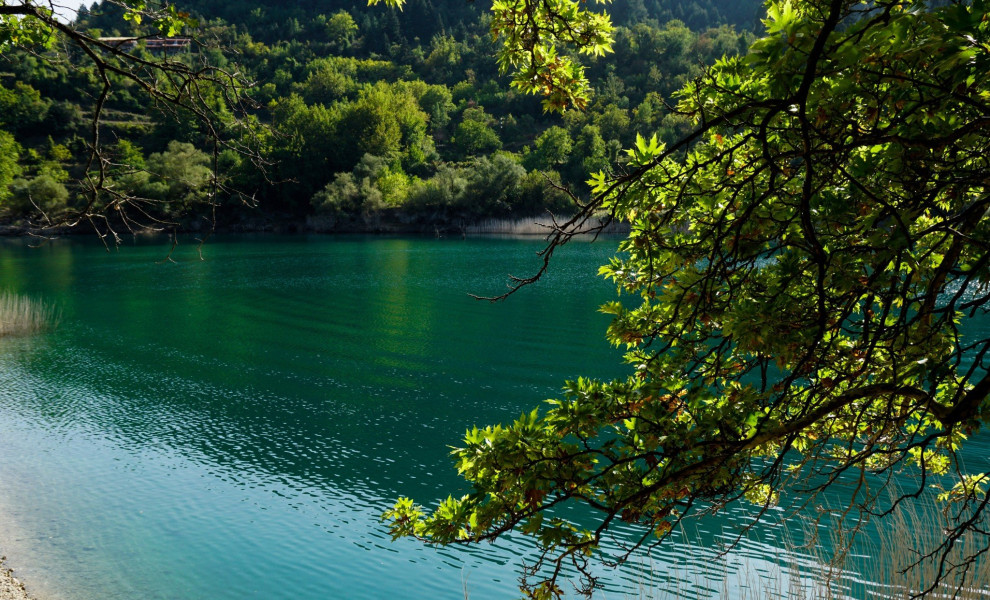Η λίμνη Τσιβλού στην ορεινή Ακράτα / Φωτ.: Eurokinissi